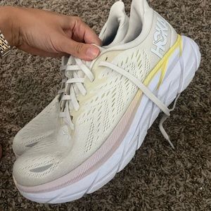Hoka Clifton 9s